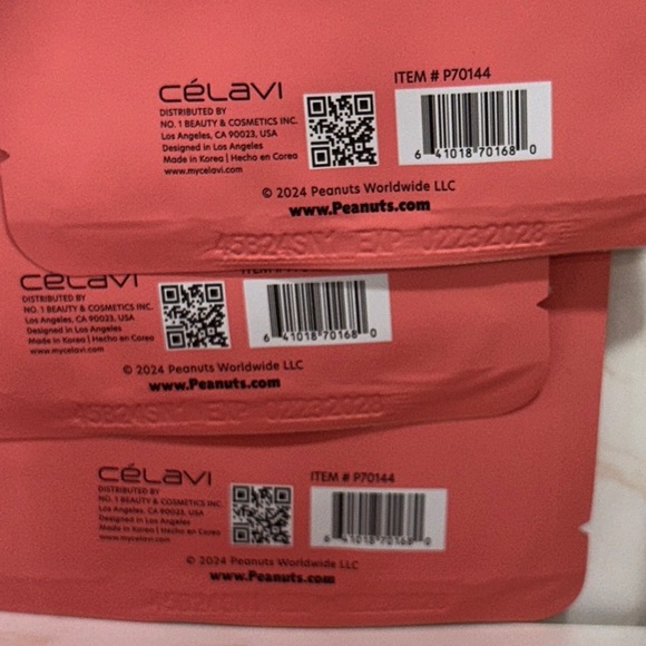 Peanuts X Cèlave Face Mask Set - You get 5! All brand new. Expire in 2028 - Picture 5 of 10
